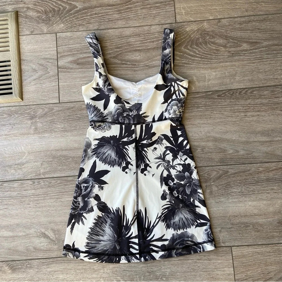 LULULEMON Aria Tank II Brisk Bloom Black White - Picture 9 of 14